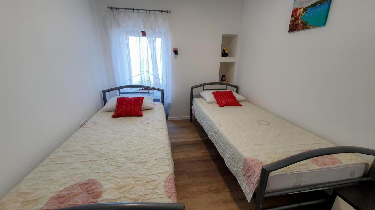 Apartment Bugenvilija Ловран Экстерьер фото
