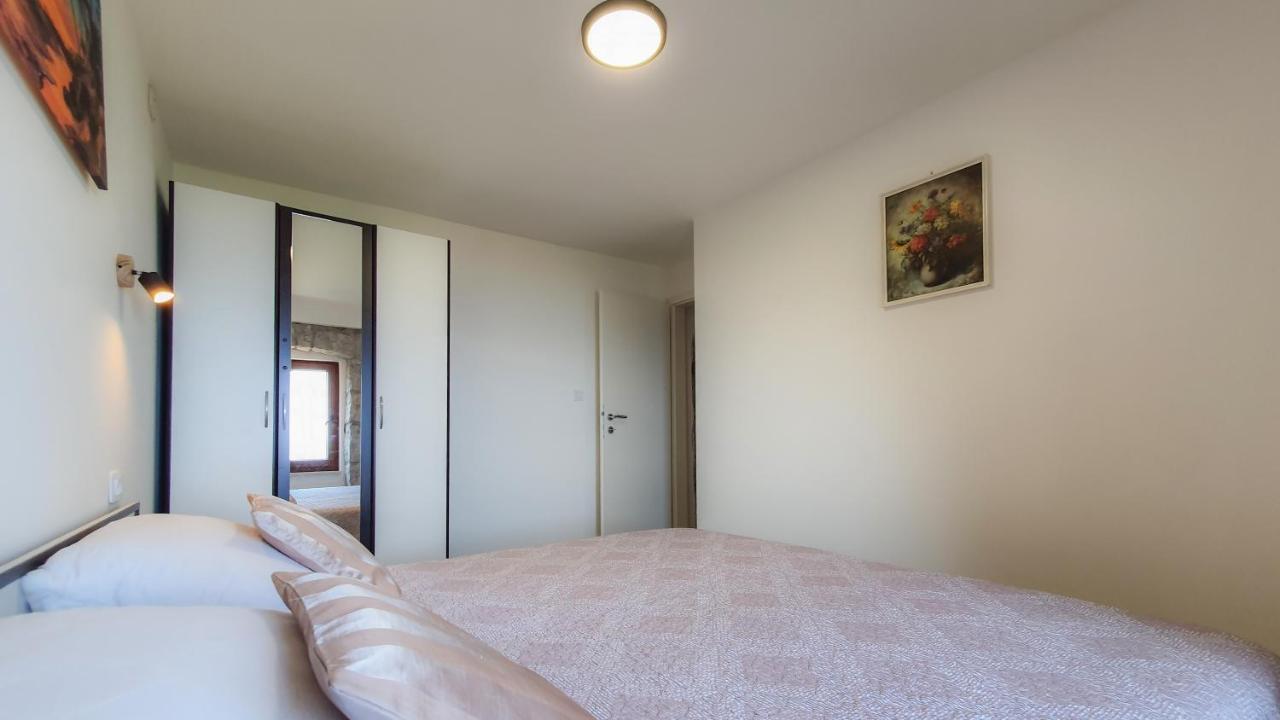 Apartment Bugenvilija Ловран Экстерьер фото