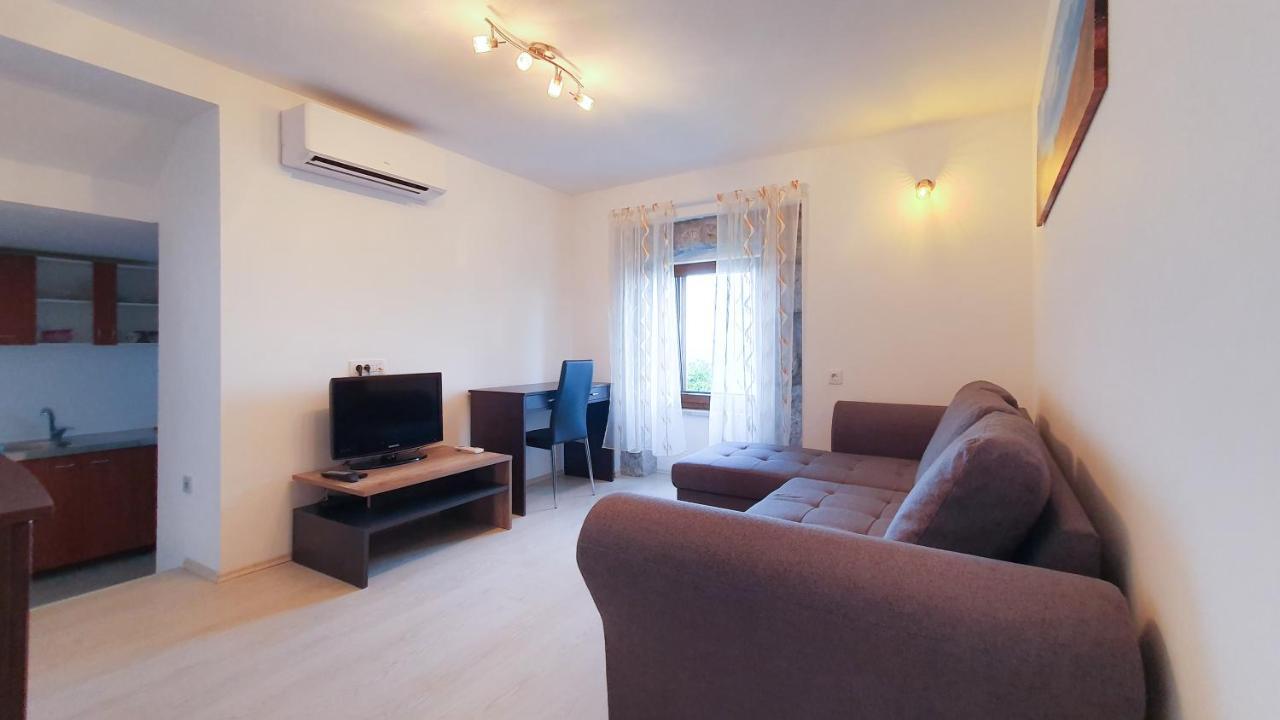 Apartment Bugenvilija Ловран Экстерьер фото
