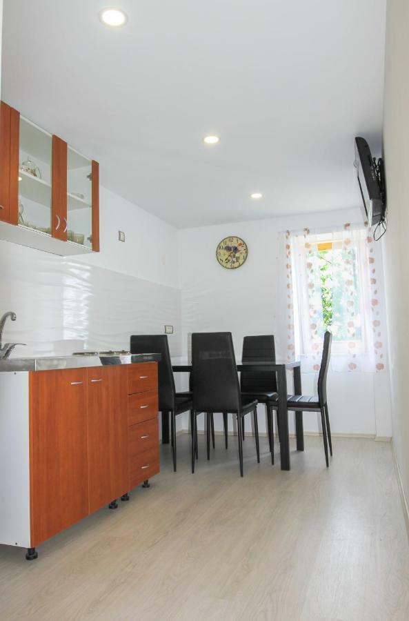 Apartment Bugenvilija Ловран Экстерьер фото